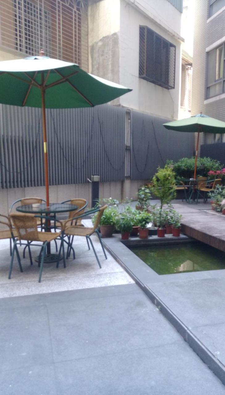 Fengjia Qing Su Homestay Tajcshung Kültér fotó