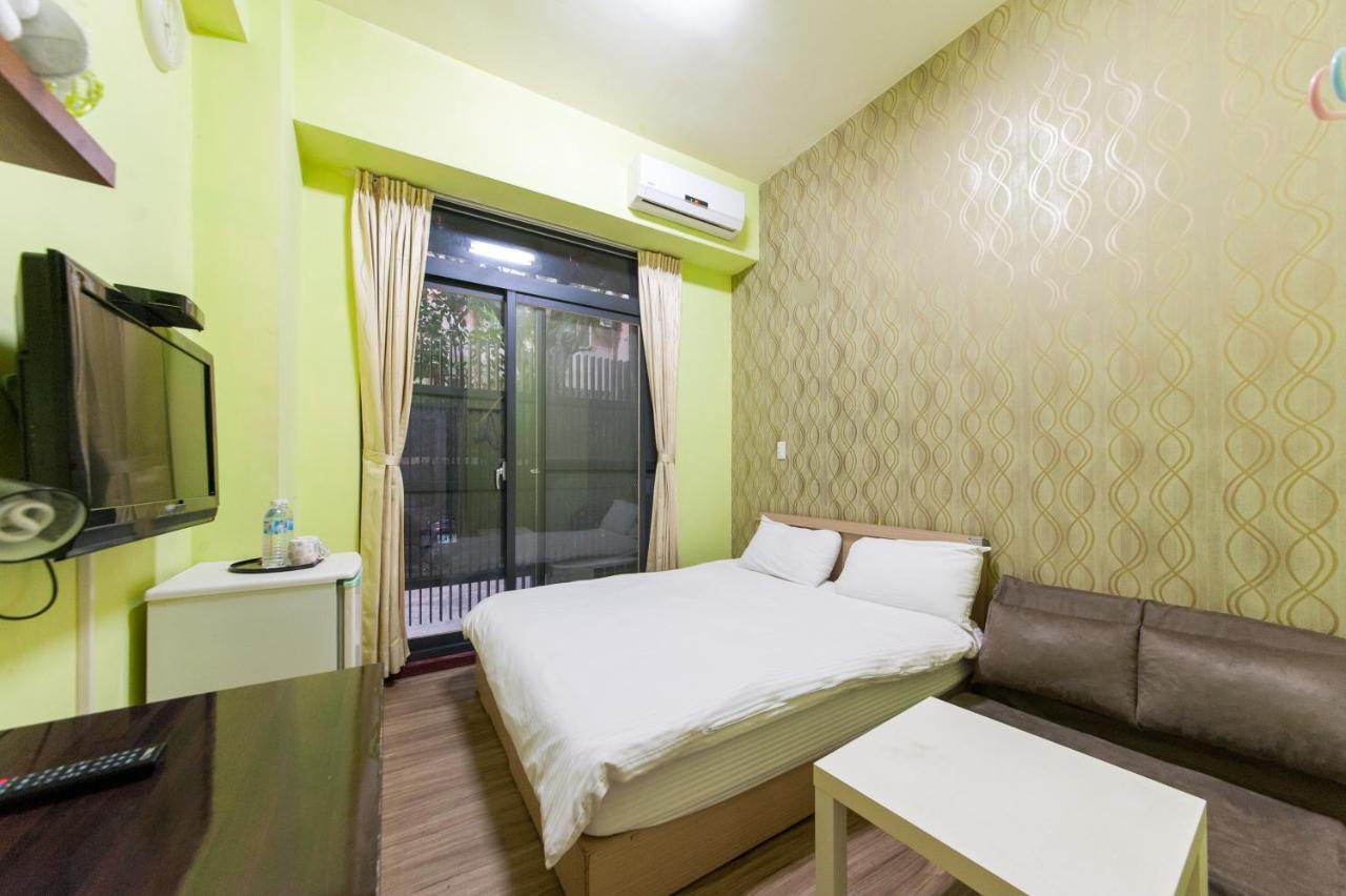 Fengjia Qing Su Homestay Tajcshung Kültér fotó